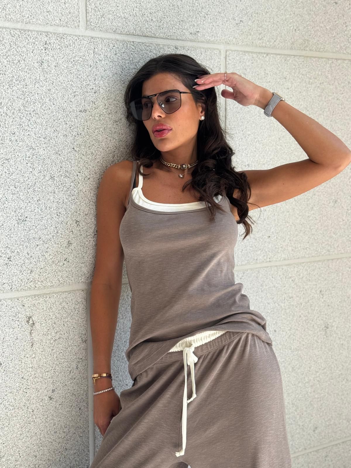 חליפה גופיה על גופיה